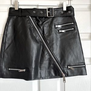 Zara Black Faux Leather Skirt w/ zipper details SM